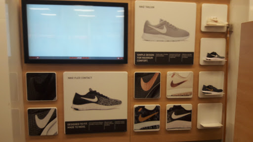 Shoe Store «Famous Footwear», reviews and photos, 505-507 W 49th St, Hialeah, FL 33012, USA