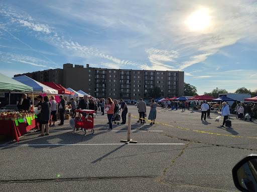 Supermarket «Mt Clemens farmers Market», reviews and photos, 135 N River Rd, Mt Clemens, MI 48043, USA