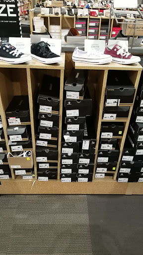 Shoe Store «DSW Designer Shoe Warehouse», reviews and photos, 357 Old Country Rd, Carle Place, NY 11514, USA