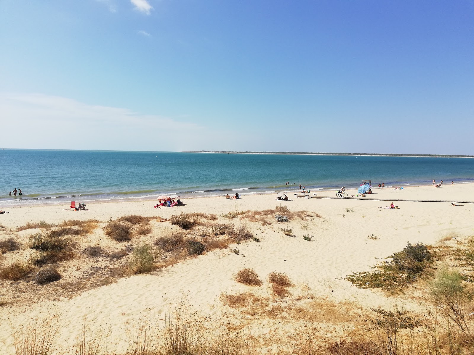 Foto von Playa Jara mit lange, gerade küste
