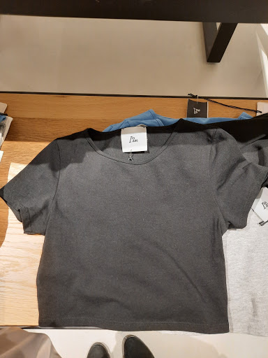 Stores to buy women's t-shirts Milan