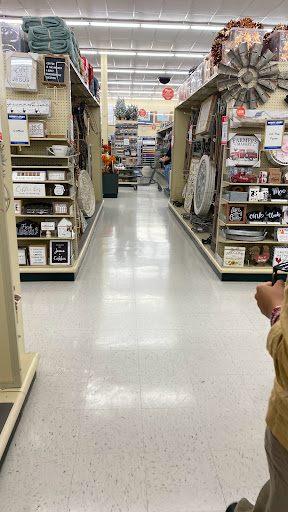 Craft Store «Hobby Lobby», reviews and photos, 2102 N Neil St Suite 2, Champaign, IL 61820, USA