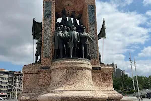 Taksim Cumhuriyet Anıtı image