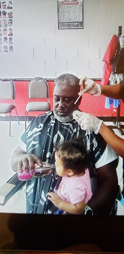 Barber Shop «Heads Up Barber & Beauty», reviews and photos, 2801 Pinecroft Rd # A, Greensboro, NC 27407, USA