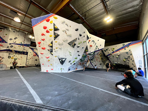 Rock Climbing Gym «Hangar 18 Indoor Climbing Gym - Long Beach», reviews and photos, 2599 E Willow St, Signal Hill, CA 90755, USA