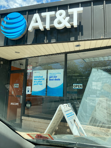 Cell Phone Store «AT&T Authorized Retailer», reviews and photos, 411 Furrows Rd, Holbrook, NY 11741, USA