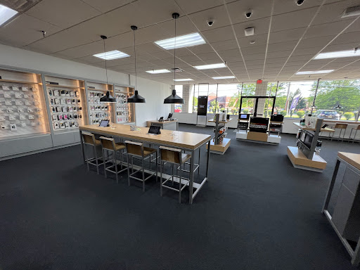 Cell Phone Store «Verizon Authorized Retailer - Wireless Zone», reviews and photos, 950 NJ-33, Hamilton Township, NJ 08690, USA