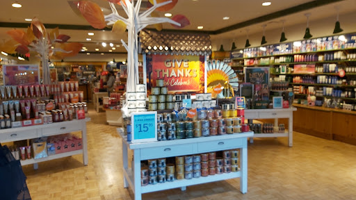 Shopping Mall «Lincolnwood Town Center», reviews and photos, 3333 Touhy Ave, Lincolnwood, IL 60712, USA