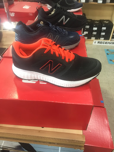 Shoe Store «Shoe City - Huntington Beach», reviews and photos, 8032 Warner Ave, Huntington Beach, CA 92647, USA