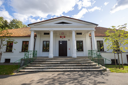 Baśniowy Dworek. Przedszkole z Oddziałami Integracyjnymi Parkowa 2, 62-590 Golina, Polska