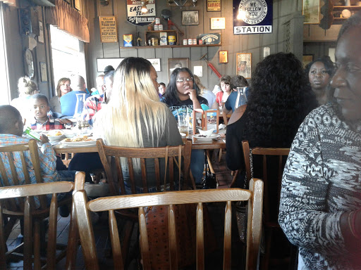 American Restaurant «Cracker Barrel Old Country Store», reviews and photos, 11993 Chase Plz, Cincinnati, OH 45240, USA