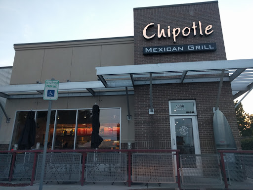 Mexican Restaurant «Chipotle Mexican Grill», reviews and photos, 1390 S Cooper St #100, Arlington, TX 76013, USA