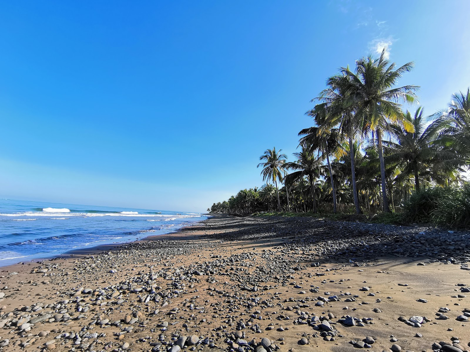 Foto de Gevela's Beach com areia clara e seixos superfície