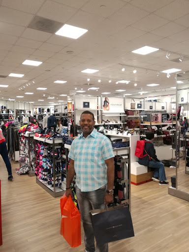 Outlet Mall «Tanger Outlet Deer Park», reviews and photos, 152 The Arches Cir, Deer Park, NY 11729, USA