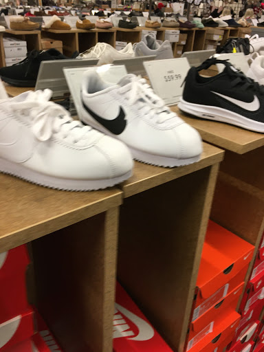 Shoe Store «DSW Designer Shoe Warehouse», reviews and photos, 7616 Farm to Market 1960 Rd W, Houston, TX 77069, USA