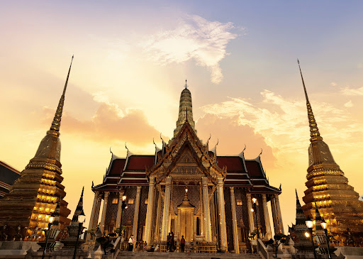 Temple of the Emerald Buddha - Wat Phra Si Rattana Satsadaram / Wat Phra Kaew