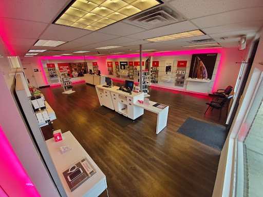 Cell Phone Store «T-Mobile», reviews and photos, 424 E McGalliard Rd, Muncie, IN 47303, USA