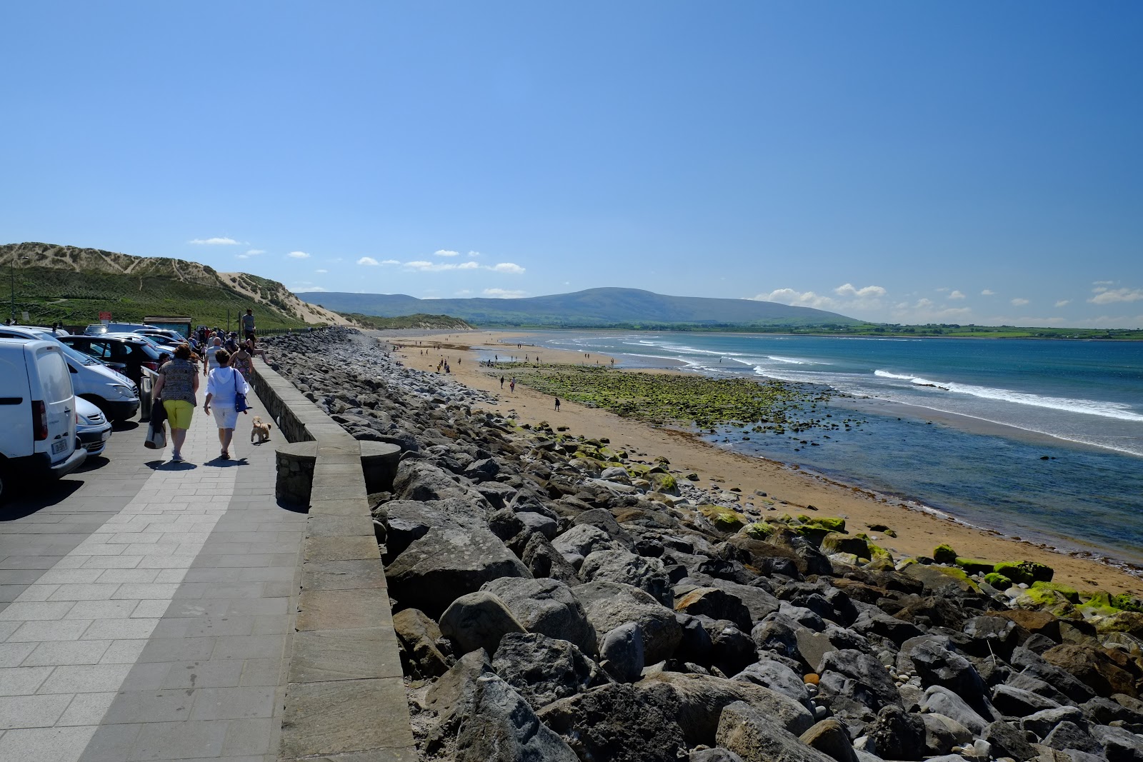 Photo de Strandhill Beach protégé par des falaises
