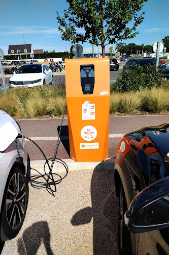 Borne de recharge de véhicules électriques Leclerc Charging Station Saint-Doulchard