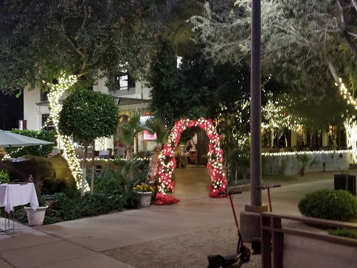 Shopping Mall «Fifth Avenue Shopping District», reviews and photos, 7083 E 5th Ave, Scottsdale, AZ 85251, USA