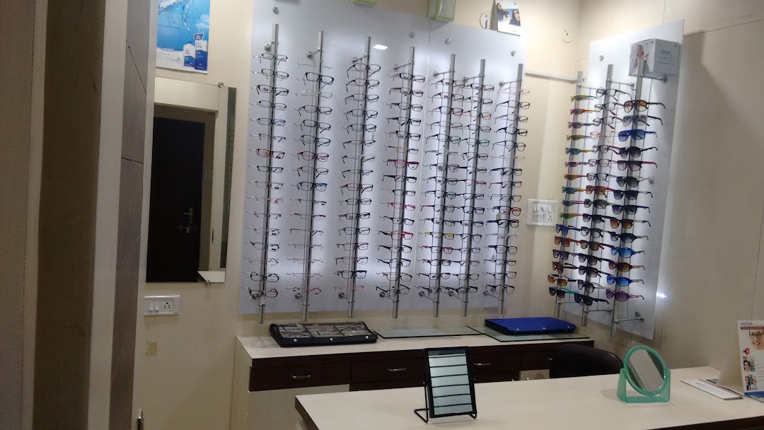 Dr.Arun Jain, eye specialistMS,FRCS
