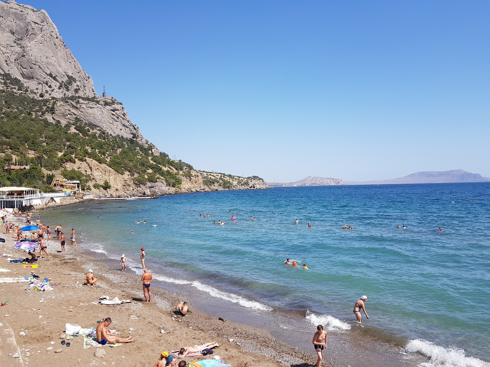 Foto von Zelenaya Buhta Strand mit heller sand Oberfläche