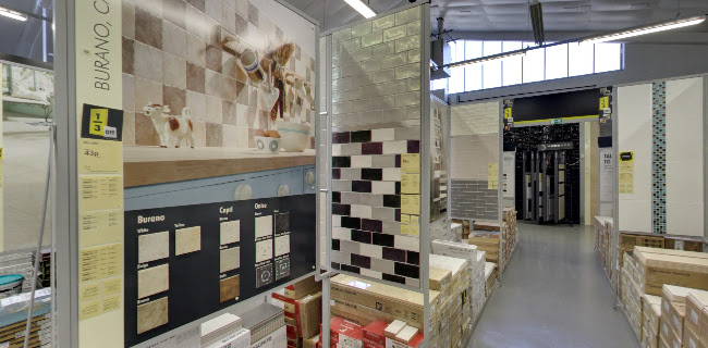 Topps Tiles Bournemouth - CLEARANCE OUTLET - Hardware store