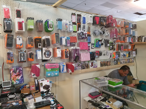 Shopping Mall «El Mercadito Mall», reviews and photos, 8011 E Washington St, Indianapolis, IN 46219, USA