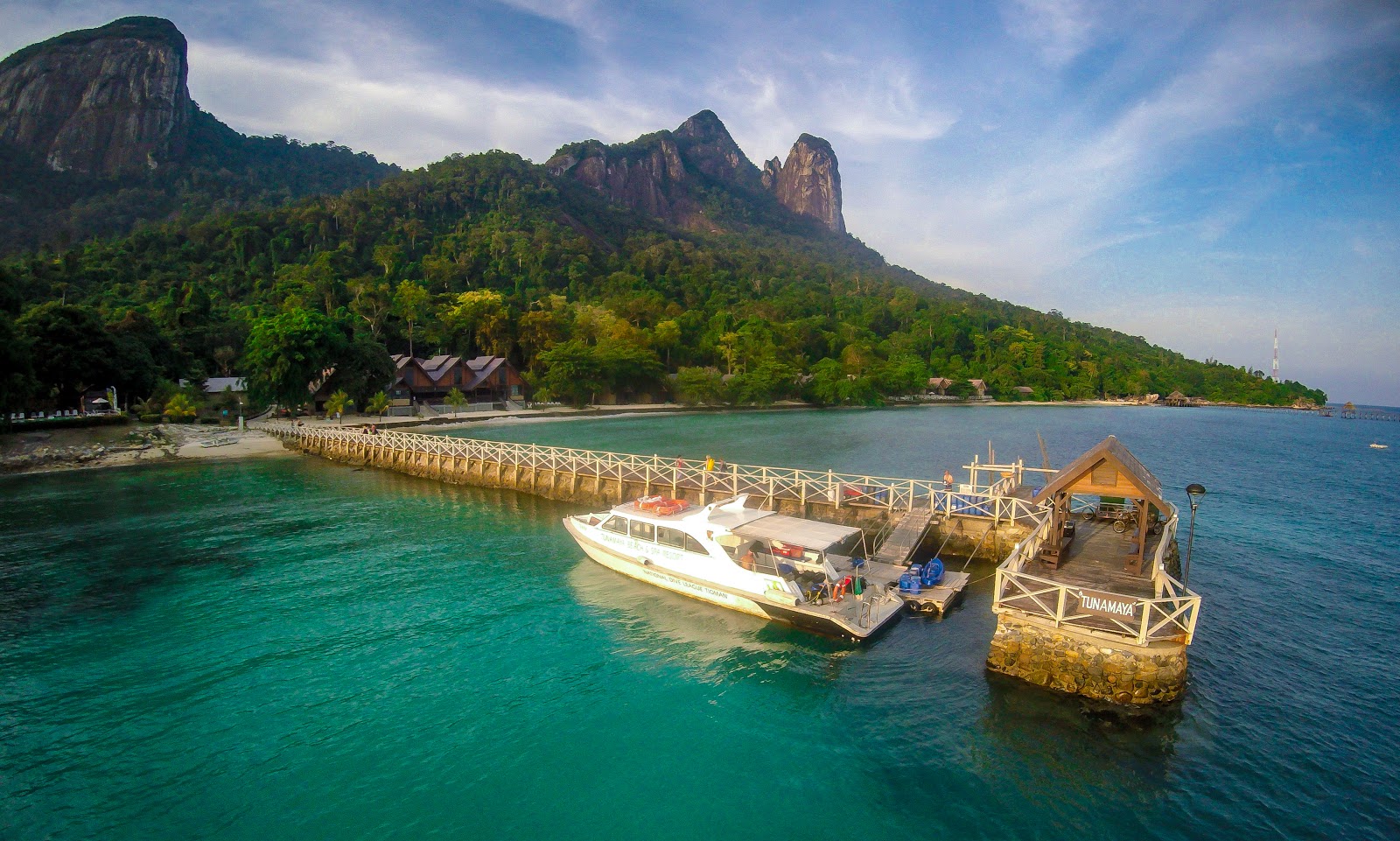 Tunamaya Beach'in fotoğrafı uçurumlarla desteklenmiş