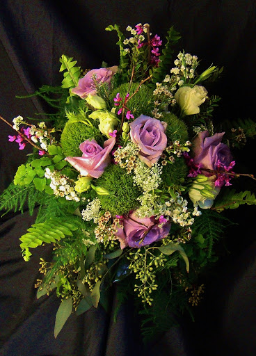 Florist «Petals-N-Glass Boutique», reviews and photos, 4474 W 8th St, Cincinnati, OH 45238, USA