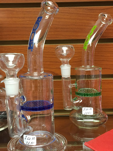 Tobacco Shop «Kittery Discount Smoke Shop», reviews and photos, 99 State Rd, Kittery, ME 03904, USA