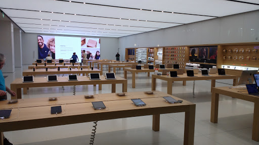 Computer Store «Apple Country Club Plaza», reviews and photos, 227 Nichols Rd, Kansas City, MO 64112, USA