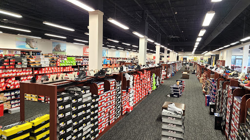 Shopping Mall «Oakland Mall», reviews and photos, 412 W 14 Mile Rd, Troy, MI 48083, USA