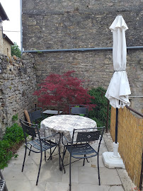 Atmosphère du Restaurant français Le Jardin Des Lys à Puycelsi - n°10
