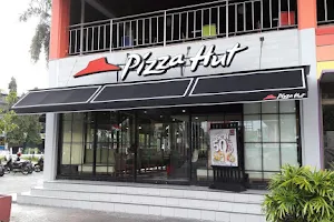 Pizza Hut Restoran - Hotel Benakutai image