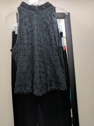 Thrift Store «Working Wardrobes Thrift Shop», reviews and photos, 803 W 19th St, Costa Mesa, CA 92627, USA