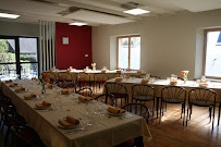 Atmosphère du Restaurant Le Perroquet Vert à Saint-Thélo - n°1