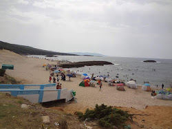 Photo de Plage Mecida shaty lmsydt avec plusieurs baies spacieuses