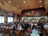 Atmosphère du Restaurant français Restaurant les Quatre Vallées à Mouxy - n°17