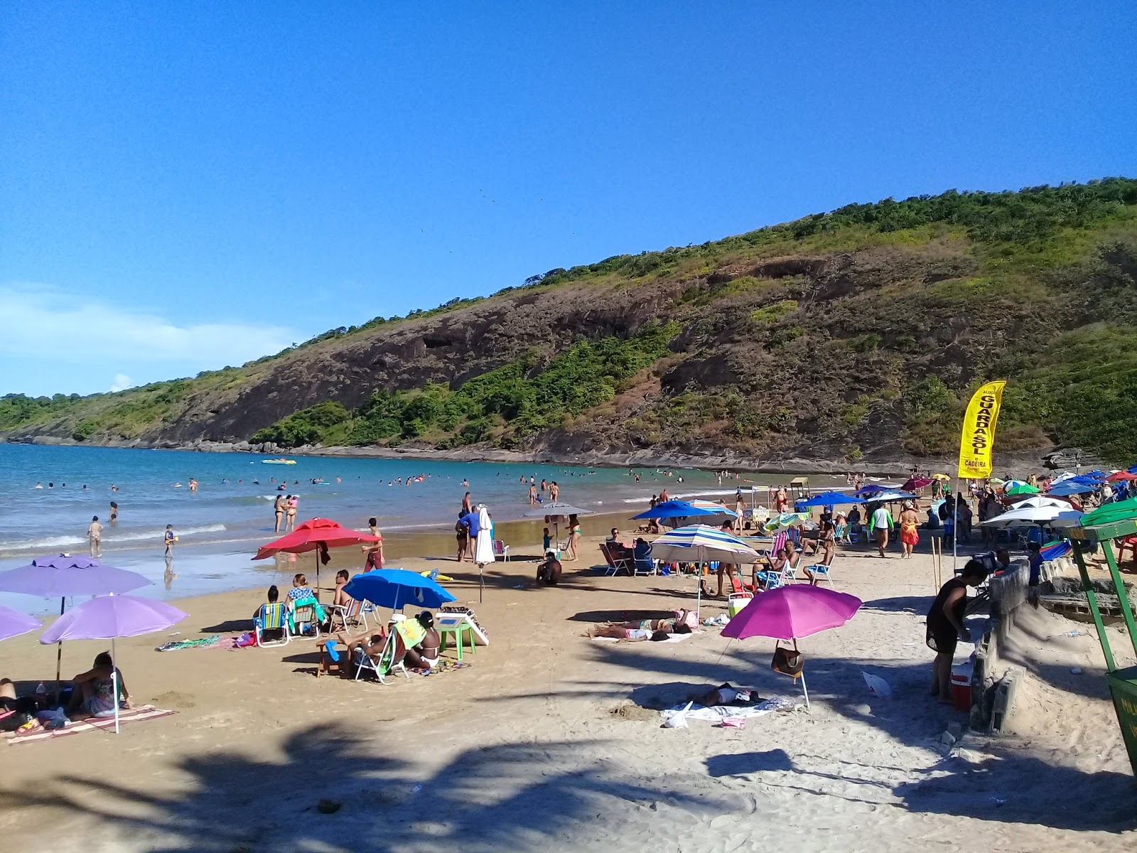 Foto von Cerca Strand mit beiger sand Oberfläche