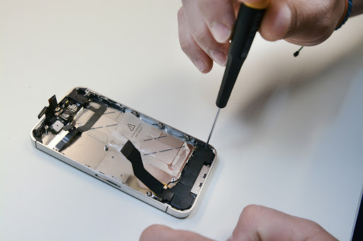 Electronics Repair Shop «CPR Cell Phone Repair Skokie», reviews and photos, 7135 Central Ave, Skokie, IL 60077, USA