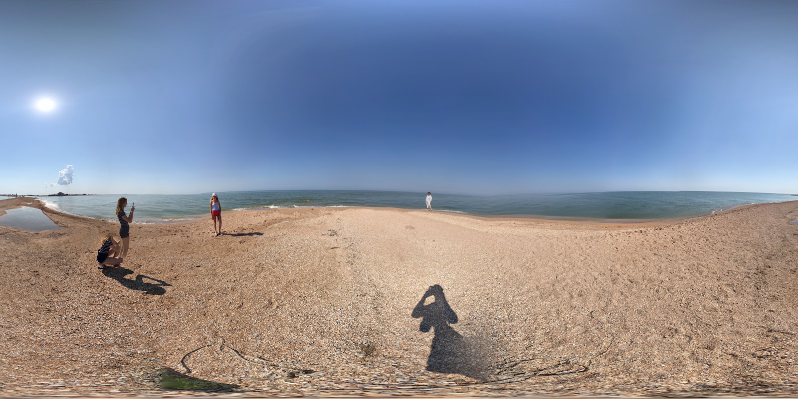 Photo de Beach Kamenka avec l'eau bleu-vert de surface
