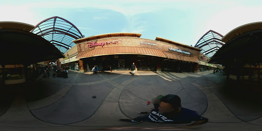 Shopping Mall «Woodburn Premium Outlets», reviews and photos, 1001 N Arney Rd, Woodburn, OR 97071, USA