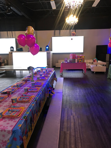 Amusement Center «@ Play Amusements», reviews and photos, 229 Broadhollow Rd, Farmingdale, NY 11735, USA