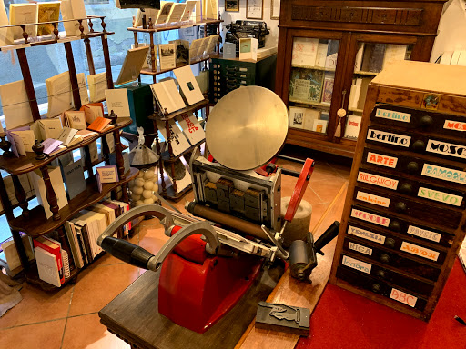 Bookshop Damocle Edizioni