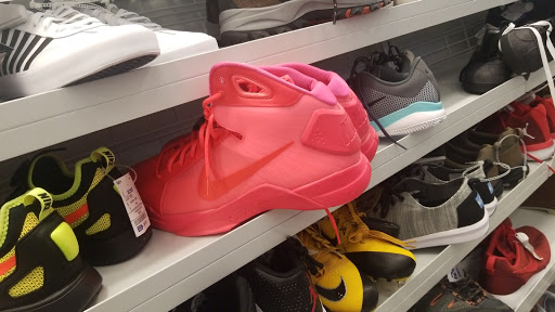 Clothing Store «Ross Dress for Less», reviews and photos, 8355 W Belmont Ave, River Grove, IL 60171, USA