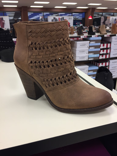 Shoe Store «Famous Footwear», reviews and photos, 1959 E Independence St, Springfield, MO 65804, USA