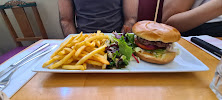Hamburger du Restaurant français Lou Cantou à Paris - n°8