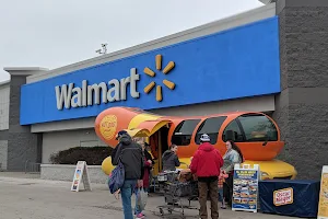Walmart Plaza image
