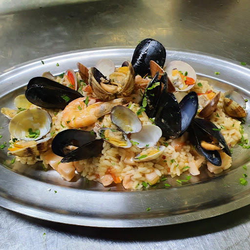 Restaurants to eat paella in Naples